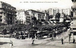 Alger - Bd Laferriere et le Monument aux Morts